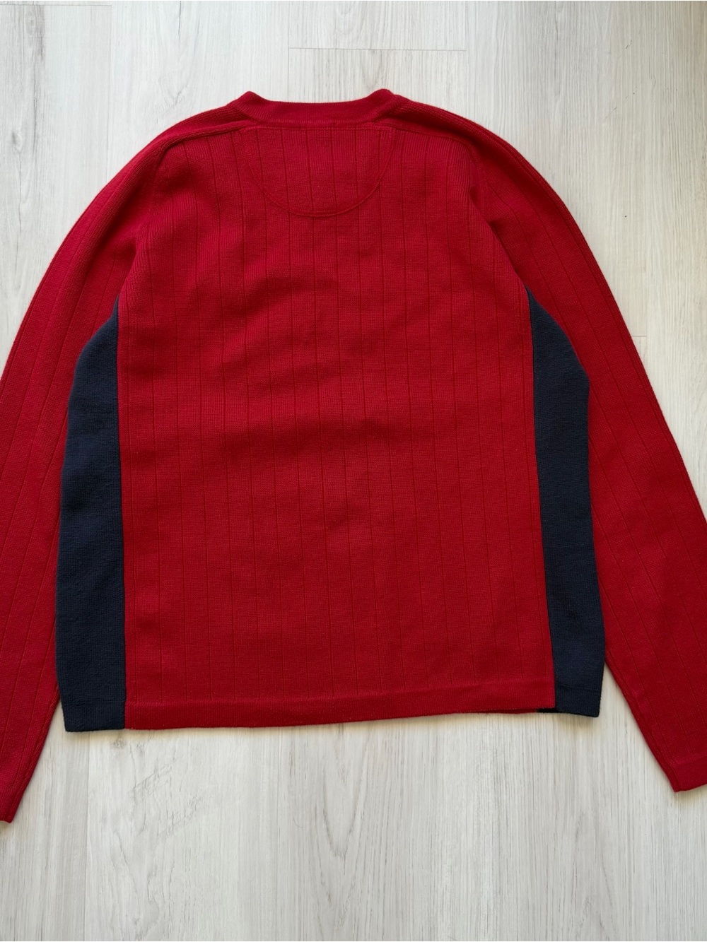 Vintage Y2K Abercrombie & Fitch Red V-Neck Muscle Sweater - Picture 2 of 4